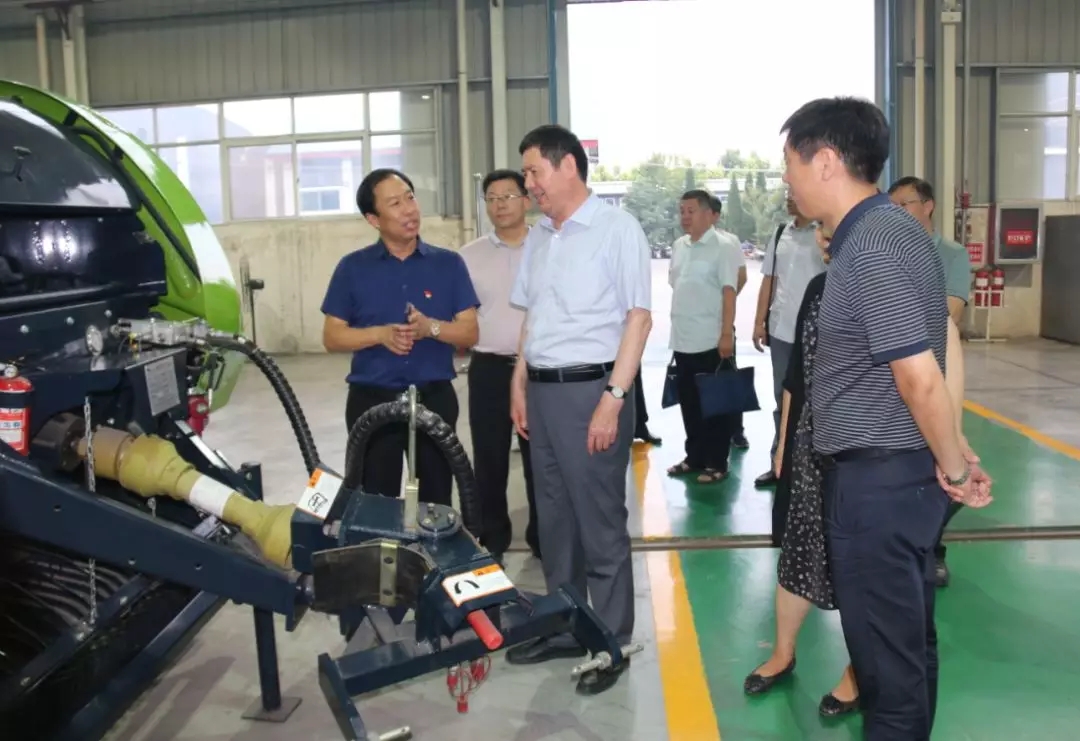 新鄉(xiāng)市工信委黨組書(shū)記、主任杜家武一行到花溪公司調(diào)研